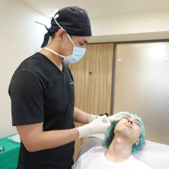 richard injection tear trough canva 1 金蘋果美學診所｜歐家宏醫師